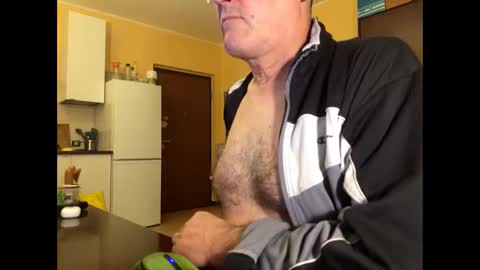 giovanni_1964 online show from October 19, 2025, 4:57 am