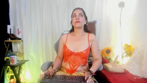 Girasol Walton online show from April 4, 2026, 1:41 pm