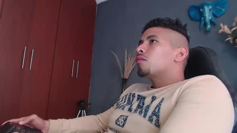 Snapshot of girge23 chatting on December 29, 2024, 3:57 pm piggy boy online show from December 29, 2024, 3:57 pm