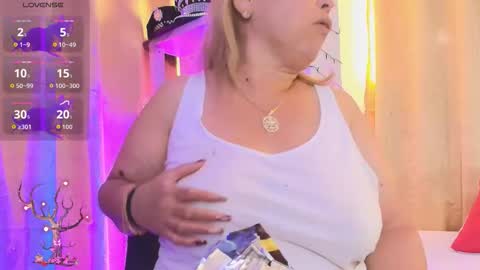 Girl Amada online show from November 25, 2025, 8:53 pm