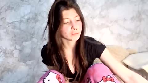 girl_cute007 online show from March 6, 2026, 7:21 pm