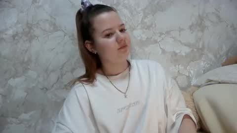 girl_cute07 online show from April 14, 2026, 3:01 am