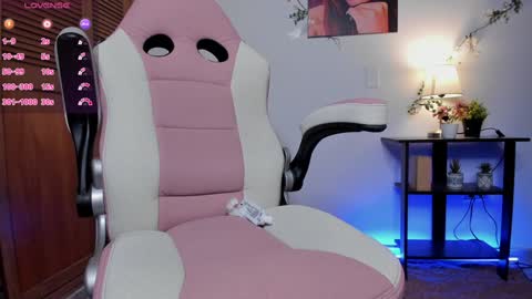 Snapshot of girl_dollx chatting on December 1, 2024, 5:02 pm Bri online show from December 1, 2024, 5:02 pm