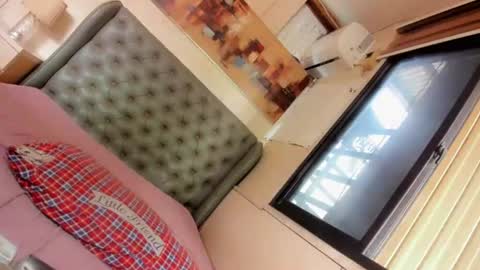 urGIRL online show from July 7, 2026, 12:57 am