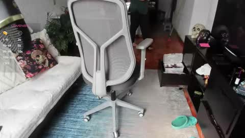 Snapshot of girl_inline chatting on October 12, 2025, 7:24 pm girl_inline online show from October 12, 2025, 7:24 pm