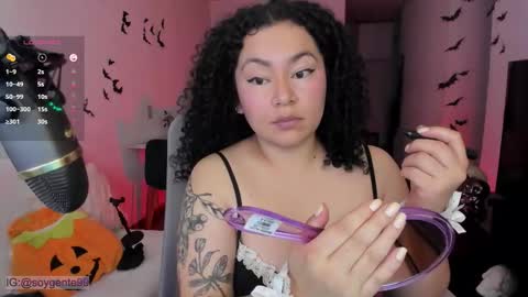 Snapshot of girl_inline chatting on November 1, 2025, 12:01 am girl_inline online show from November 1, 2025, 12:01 am