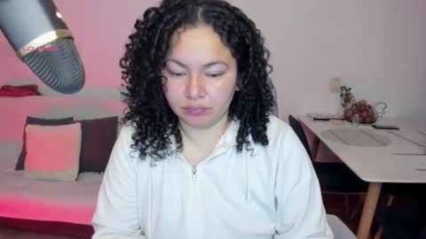 girl_inline online show from November 24, 2025, 12:32 am