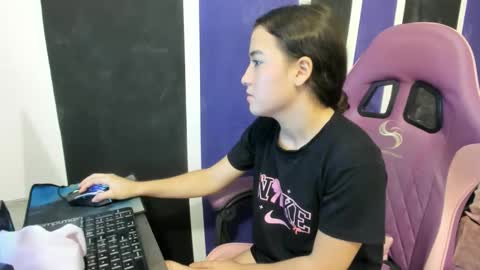 girl_princess18 online show from February 25, 2026, 9:13 pm