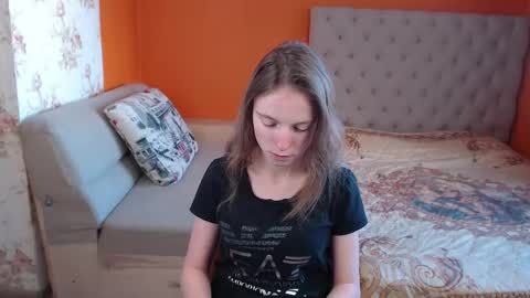 Snapshot of girl_summer97 chatting on March 7, 2025, 12:23 pm Katia online show from March 7, 2025, 12:23 pm