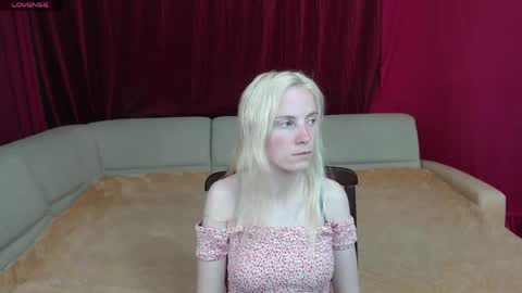 Snapshot of girl_summer97 chatting on May 12, 2026, 12:13 pm Katia online show from May 12, 2026, 12:13 pm