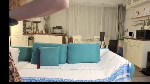 Girlfriend online show from December 2, 2025, 3:29 pm