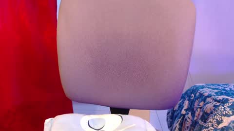 Snapshot of girlredkush chatting on December 4, 2024, 10:08 pm Ann online show from December 4, 2024, 10:08 pm