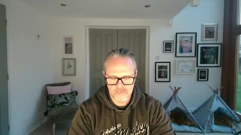 girlsandbikes online show from December 22, 2025, 3:53 pm