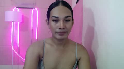 Snapshot of girlthatuneedxxx chatting on January 8, 2025, 7:45 am Rhaine online show from January 8, 2025, 7:45 am