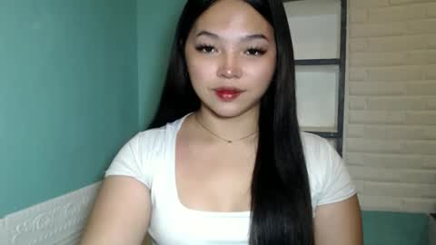 Snapshot of girlthatuneedxxx chatting on October 19, 2025, 9:32 am Rhaine online show from October 19, 2025, 9:32 am