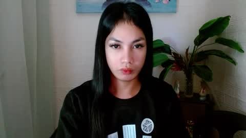 Snapshot of girlwhobelieveinmagic chatting on March 7, 2025, 6:33 pm Callmenor online show from March 7, 2025, 6:33 pm