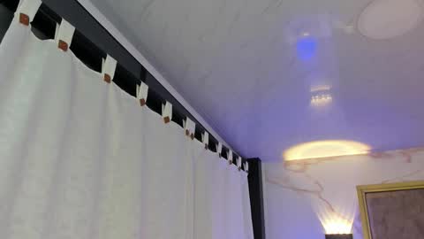     online show from October 21, 2025, 10:27 am