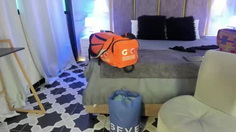 Snapshot of giselamaru chatting on February 24, 2026, 11:52 am online show from February 24, 2026, 11:52 am