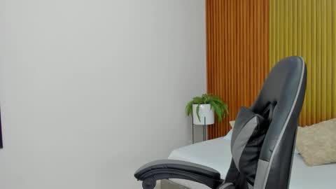 G I S E online show from November 3, 2025, 7:26 pm