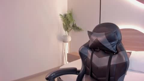 giselle_anelise online show from March 22, 2026, 2:04 am