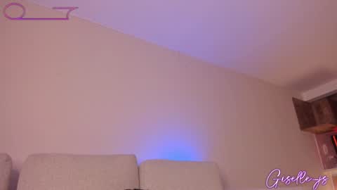 Instagram gisellee  22  online show from January 14, 2026, 3:56 am