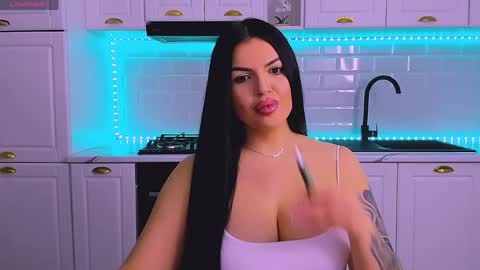 Giulia online show from March 17, 2026, 10:02 pm