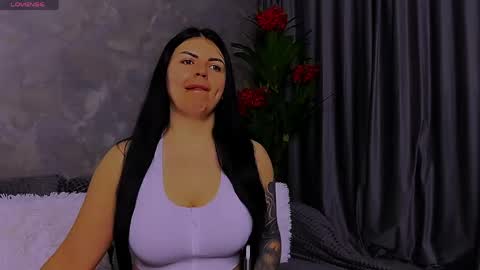 Giulia online show from May 21, 2026, 2:51 am