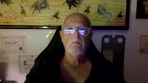 giutomma930394 online show from May 9, 2026, 6:35 pm
