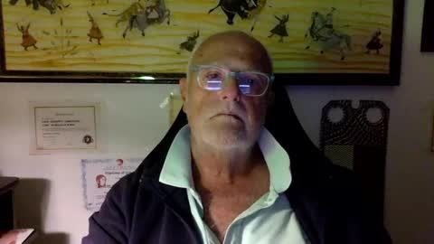 giutomma930394 online show from May 12, 2026, 9:45 pm