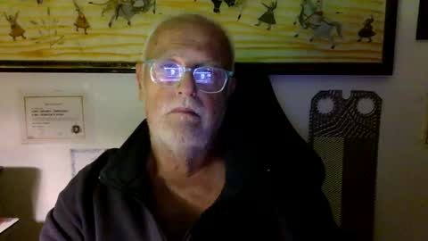 giutomma930394 online show from May 17, 2026, 9:55 pm