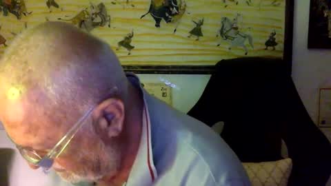 giutomma930394 online show from May 26, 2026, 9:33 pm