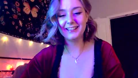 Snapshot of givemesweetdreams chatting on March 4, 2025, 1:23 am givemesweetdreams online show from March 4, 2025, 1:23 am