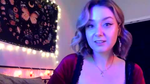 Snapshot of givemesweetdreams chatting on March 11, 2025, 3:05 am givemesweetdreams online show from March 11, 2025, 3:05 am