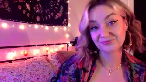 Snapshot of givemesweetdreams chatting on September 8, 2025, 11:59 pm givemesweetdreams online show from September 8, 2025, 11:59 pm