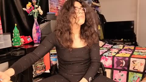 glaceon9 online show from January 25, 2025, 9:04 am