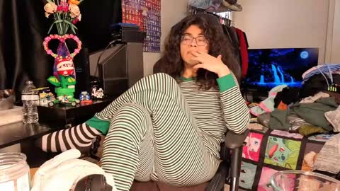 glaceon9 online show from February 5, 2025, 1:47 am