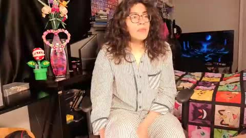 glaceon9 online show from February 19, 2025, 9:17 am