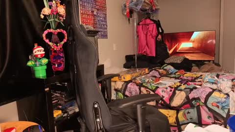 glaceon9 online show from March 1, 2025, 2:34 pm