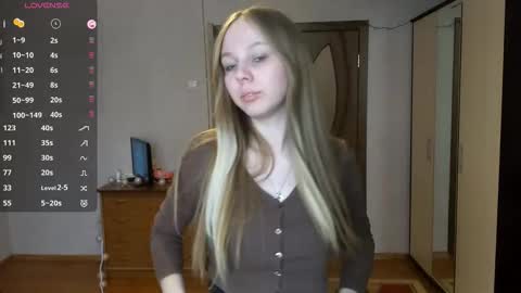 Snapshot of gladissoter chatting on February 9, 2026, 7:12 am Violetta online show from February 9, 2026, 7:12 am