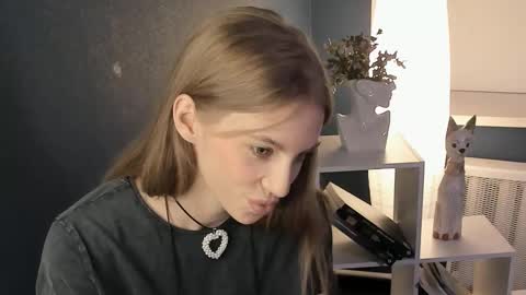 Snapshot of glennabeale chatting on March 12, 2025, 8:52 pm Mia online show from March 12, 2025, 8:52 pm