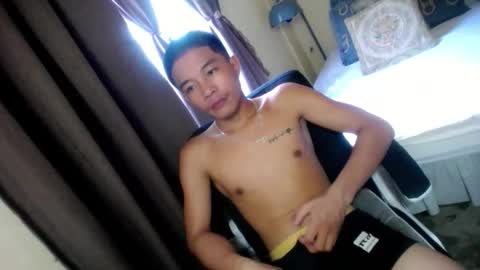 Snapshot of glenndou_daxs chatting on November 10, 2025, 6:45 am glenndou_daxs online show from November 10, 2025, 6:45 am