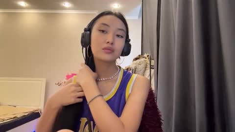 Mia online show from March 17, 2026, 10:18 am