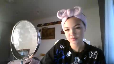 Snapshot of glitter_doll chatting on January 29, 2025, 8:08 am glitter_doll online show from January 29, 2025, 8:08 am