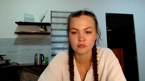 glitter_doll online show from October 5, 2025, 8:34 am