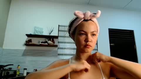 glitter_doll online show from October 14, 2025, 7:53 am
