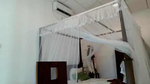 glitter_doll online show from October 30, 2025, 9:11 am