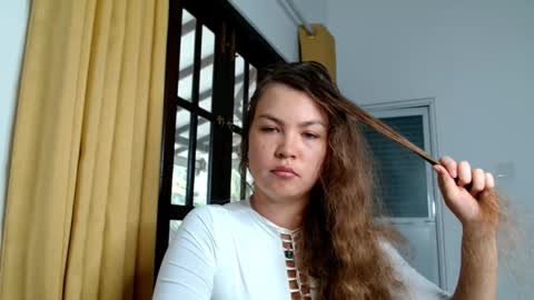 glitter_doll online show from November 23, 2025, 8:25 am