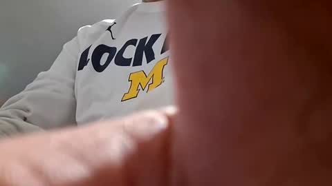 glizzy4u online show from April 12, 2026, 1:49 pm