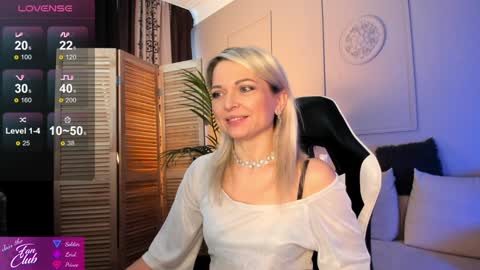 Snapshot of gloria_lovely chatting on December 12, 2024, 11:07 am Gloria online show from December 12, 2024, 11:07 am