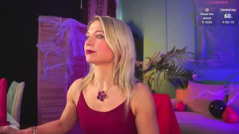 Snapshot of gloria_lovely chatting on November 4, 2025, 10:58 am Gloria online show from November 4, 2025, 10:58 am